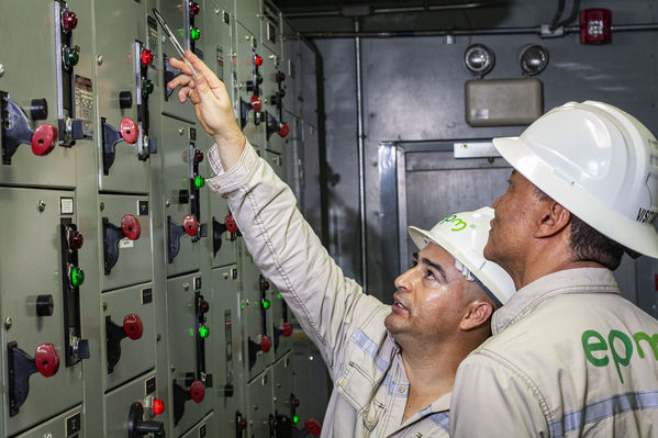 Seguridad trabajo Termoeléctrica Sierra Puerto Nare
Seguridad en el trabajo Termoeléctrica La Sierra Puerto Nare. 
Fecha: Noviembre 5 2019. 
Para descargar esta fotografía en alta resolución, haga clic sobre la imagen hasta que la misma se despliegue en la pantalla completa; luego dé clic derecho y elija la opción "guardar imagen como". 
En caso de publicación por cualquier medio, solicitamos acompañarla del crédito: "Foto EPM"
Palabras clave: Seguridad trabajo Termoeléctrica Sierra Puerto Nare