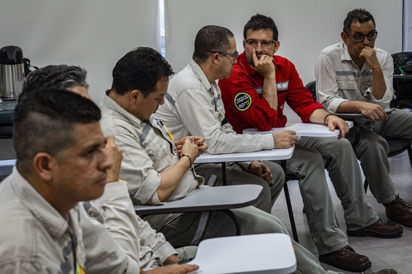 Seguridad trabajo Termoeléctrica Sierra Puerto Nare
Seguridad en el trabajo Termoeléctrica La Sierra Puerto Nare. 
Fecha: Noviembre 5 2019. 
Para descargar esta fotografía en alta resolución, haga clic sobre la imagen hasta que la misma se despliegue en la pantalla completa; luego dé clic derecho y elija la opción "guardar imagen como". 
En caso de publicación por cualquier medio, solicitamos acompañarla del crédito: "Foto EPM"
Palabras clave: Seguridad trabajo Termoeléctrica Sierra Puerto Nare