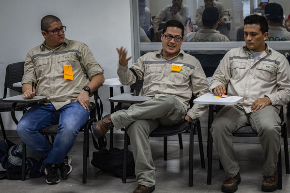 Seguridad trabajo Termoeléctrica Sierra Puerto Nare
Seguridad en el trabajo Termoeléctrica La Sierra Puerto Nare. 
Fecha: Noviembre 5 2019. 
Para descargar esta fotografía en alta resolución, haga clic sobre la imagen hasta que la misma se despliegue en la pantalla completa; luego dé clic derecho y elija la opción "guardar imagen como". 
En caso de publicación por cualquier medio, solicitamos acompañarla del crédito: "Foto EPM"
Palabras clave: Seguridad trabajo Termoeléctrica Sierra Puerto Nare