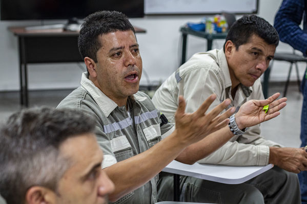 Seguridad trabajo Termoeléctrica Sierra Puerto Nare
Seguridad en el trabajo Termoeléctrica La Sierra Puerto Nare. 
Fecha: Noviembre 5 2019. 
Para descargar esta fotografía en alta resolución, haga clic sobre la imagen hasta que la misma se despliegue en la pantalla completa; luego dé clic derecho y elija la opción "guardar imagen como". 
En caso de publicación por cualquier medio, solicitamos acompañarla del crédito: "Foto EPM"
Palabras clave: Seguridad trabajo Termoeléctrica Sierra Puerto Nare