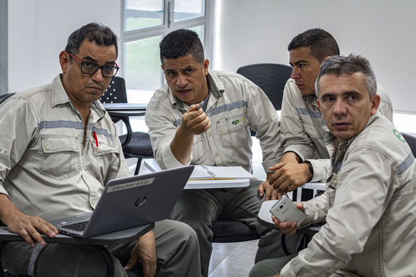 Seguridad trabajo Termoeléctrica Sierra Puerto Nare
Seguridad en el trabajo Termoeléctrica La Sierra Puerto Nare. 
Fecha: Noviembre 5 2019. 
Para descargar esta fotografía en alta resolución, haga clic sobre la imagen hasta que la misma se despliegue en la pantalla completa; luego dé clic derecho y elija la opción "guardar imagen como". 
En caso de publicación por cualquier medio, solicitamos acompañarla del crédito: "Foto EPM"
Palabras clave: Seguridad trabajo Termoeléctrica Sierra Puerto Nare