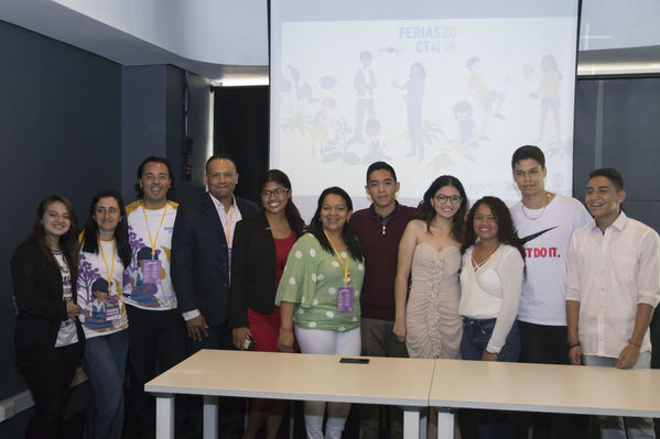 Feria CT+I 2018
Feria CT+I 2018
Noviembre 7 2018
Para descargar esta fotografía en alta resolución, haga clic sobre la imagen hasta que la misma se despliegue en la pantalla completa; luego dé clic derecho y elija la opción "guardar imagen como". 
En caso de publicación por cualquier medio, solicitamos acompañarla del crédito: "Foto EPM"
Palabras clave: Feria CT+I 2018