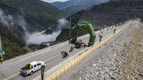 Inauguración vía sobre la cima de la presa
Inauguración vía sobre la cima de la presa
Fecha: Noviembre 8 2019
Para descargar esta fotografía en alta resolución, haga clic sobre la imagen hasta que la misma se despliegue en la pantalla completa; luego dé clic derecho y elija la opción "guardar imagen como". 
En caso de publicación por cualquier medio, solicitamos acompañarla del crédito: "Foto EPM"
Palabras clave: Inauguración vía sobre la cima de la presa