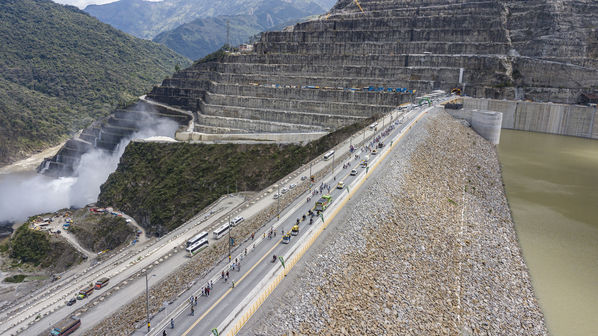 Inauguración vía sobre la cima de la presa
Inauguración vía sobre la cima de la presa
Fecha: Noviembre 8 2019
Para descargar esta fotografía en alta resolución, haga clic sobre la imagen hasta que la misma se despliegue en la pantalla completa; luego dé clic derecho y elija la opción "guardar imagen como". 
En caso de publicación por cualquier medio, solicitamos acompañarla del crédito: "Foto EPM"
Palabras clave: Inauguración vía sobre la cima de la presa