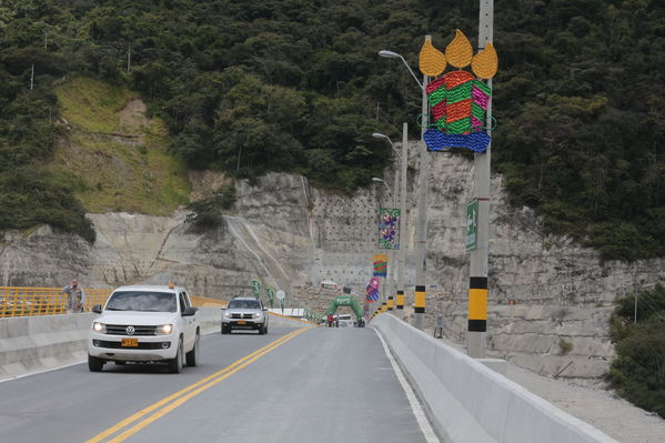 Inauguración vía sobre la cima de la presa
Inauguración vía sobre la cima de la presa
Fecha: Noviembre 8 2019
Para descargar esta fotografía en alta resolución, haga clic sobre la imagen hasta que la misma se despliegue en la pantalla completa; luego dé clic derecho y elija la opción "guardar imagen como". 
En caso de publicación por cualquier medio, solicitamos acompañarla del crédito: "Foto EPM"
Palabras clave: Inauguración vía sobre la cima de la presa