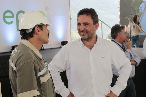 Inauguración vía sobre la cima de la presa
Inauguración vía sobre la cima de la presa
Fecha: Noviembre 8 2019
Para descargar esta fotografía en alta resolución, haga clic sobre la imagen hasta que la misma se despliegue en la pantalla completa; luego dé clic derecho y elija la opción "guardar imagen como". 
En caso de publicación por cualquier medio, solicitamos acompañarla del crédito: "Foto EPM"
Palabras clave: Inauguración vía sobre la cima de la presa