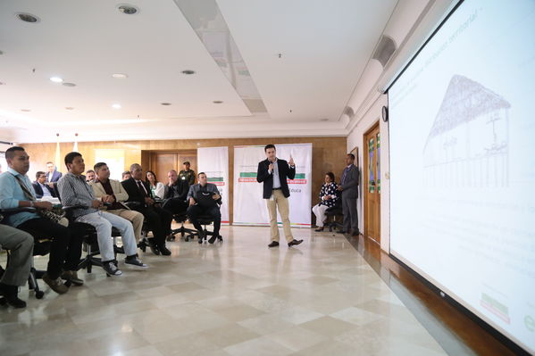Firma convenio construcción escuelas indígenas
Firma convenio construcción escuelas indígenas
Fecha: Octubre 11 de 2017
Para descargar esta fotografía en alta resolución, haga clic sobre la imagen hasta que la misma se despliegue en la pantalla completa; luego dé clic derecho y elija la opción "guardar imagen como". 
En caso de publicación por cualquier medio, solicitamos acompañarla del crédito: "Foto EPM"
Palabras clave: Firma convenio construcción escuelas indígenas