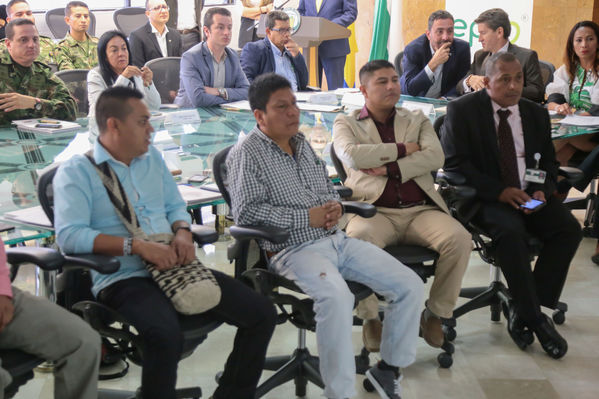 Firma convenio construcción escuelas indígenas
Firma convenio construcción escuelas indígenas
Fecha: Octubre 11 de 2017
Para descargar esta fotografía en alta resolución, haga clic sobre la imagen hasta que la misma se despliegue en la pantalla completa; luego dé clic derecho y elija la opción "guardar imagen como". 
En caso de publicación por cualquier medio, solicitamos acompañarla del crédito: "Foto EPM"
Palabras clave: Firma convenio construcción escuelas indígenas