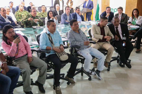 Firma convenio construcción escuelas indígenas
Firma convenio construcción escuelas indígenas
Fecha: Octubre 11 de 2017
Para descargar esta fotografía en alta resolución, haga clic sobre la imagen hasta que la misma se despliegue en la pantalla completa; luego dé clic derecho y elija la opción "guardar imagen como". 
En caso de publicación por cualquier medio, solicitamos acompañarla del crédito: "Foto EPM"
Palabras clave: Firma convenio construcción escuelas indígenas