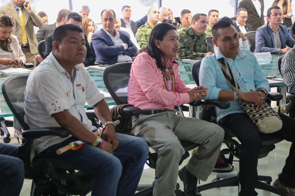 Firma convenio construcción escuelas indígenas
Firma convenio construcción escuelas indígenas
Fecha: Octubre 11 de 2017
Para descargar esta fotografía en alta resolución, haga clic sobre la imagen hasta que la misma se despliegue en la pantalla completa; luego dé clic derecho y elija la opción "guardar imagen como". 
En caso de publicación por cualquier medio, solicitamos acompañarla del crédito: "Foto EPM"
Palabras clave: Firma convenio construcción escuelas indígenas