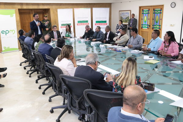 Firma convenio construcción escuelas indígenas
Firma convenio construcción escuelas indígenas
Fecha: Octubre 11 de 2017
Para descargar esta fotografía en alta resolución, haga clic sobre la imagen hasta que la misma se despliegue en la pantalla completa; luego dé clic derecho y elija la opción "guardar imagen como". 
En caso de publicación por cualquier medio, solicitamos acompañarla del crédito: "Foto EPM"
Palabras clave: Firma convenio construcción escuelas indígenas