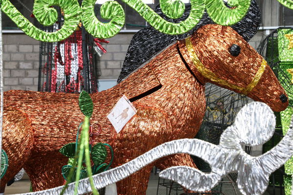 Elaboración del Alumbrado Navideño 2016
Elaboración del Alumbrado Navideño 2016
Fecha: Octubre 14 de 2016
Para descargar esta fotografía en alta resolución, haga clic sobre la imagen hasta que la misma se despliegue en la pantalla completa; luego dé clic derecho y elija la opción "guardar imagen como". 
En caso de publicación por cualquier medio, solicitamos acompañarla del crédito: "Foto EPM"
Palabras clave: Elaboración Alumbrado Navideño 2016
