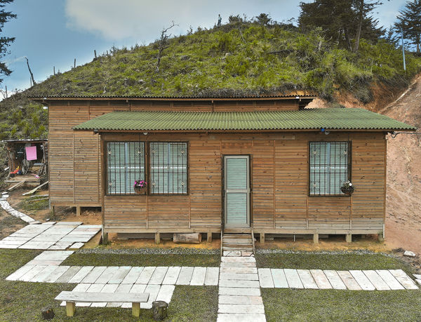 Programa de vivienda Aldeas
Programa de vivienda Aldeas.
Fecha: Octubre 17 2018.
Para descargar esta fotografía en alta resolución, haga clic sobre la imagen hasta que la misma se despliegue en la pantalla completa; luego dé clic derecho y elija la opción "guardar imagen como". 
En caso de publicación por cualquier medio, solicitamos acompañarla del crédito: "Foto EPM"
Palabras clave: Programa vivienda Aldeas