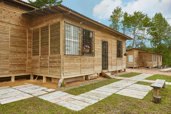 Programa de vivienda Aldeas
Programa de vivienda Aldeas.
Fecha: Octubre 17 2018.
Para descargar esta fotografía en alta resolución, haga clic sobre la imagen hasta que la misma se despliegue en la pantalla completa; luego dé clic derecho y elija la opción "guardar imagen como". 
En caso de publicación por cualquier medio, solicitamos acompañarla del crédito: "Foto EPM"
Palabras clave: Programa vivienda Aldeas