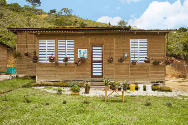 Programa de vivienda Aldeas
Programa de vivienda Aldeas.
Fecha: Octubre 17 2018.
Para descargar esta fotografía en alta resolución, haga clic sobre la imagen hasta que la misma se despliegue en la pantalla completa; luego dé clic derecho y elija la opción "guardar imagen como". 
En caso de publicación por cualquier medio, solicitamos acompañarla del crédito: "Foto EPM"
Palabras clave: Programa vivienda Aldeas
