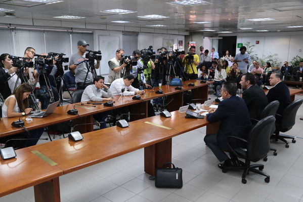 Rueda prensa proyecto Hidroeléctrico Ituango 
Rueda de prensa del proyecto hidroeléctrico Ituango
Fecha: 2 Octubre 2018.
Para descargar esta fotografía en alta resolución, haga clic sobre la imagen hasta que la misma se despliegue en la pantalla completa; luego dé clic derecho y elija la opción "guardar imagen como". 
En caso de publicación por cualquier medio, solicitamos acompañarla del crédito: "Foto EPM"
Palabras clave: Rueda prensa proyecto Hidroeléctrico Ituango