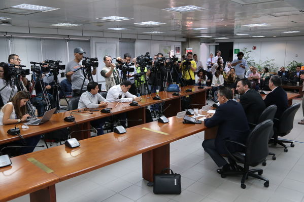 Rueda prensa proyecto Hidroeléctrico Ituango 
Rueda de prensa del proyecto hidroeléctrico Ituango
Fecha: 2 Octubre 2018.
Para descargar esta fotografía en alta resolución, haga clic sobre la imagen hasta que la misma se despliegue en la pantalla completa; luego dé clic derecho y elija la opción "guardar imagen como". 
En caso de publicación por cualquier medio, solicitamos acompañarla del crédito: "Foto EPM"
Palabras clave: Rueda prensa proyecto Hidroeléctrico Ituango