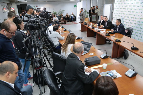 Rueda prensa proyecto Hidroeléctrico Ituango 
Rueda de prensa del proyecto hidroeléctrico Ituango
Fecha: 2 Octubre 2018.
Para descargar esta fotografía en alta resolución, haga clic sobre la imagen hasta que la misma se despliegue en la pantalla completa; luego dé clic derecho y elija la opción "guardar imagen como". 
En caso de publicación por cualquier medio, solicitamos acompañarla del crédito: "Foto EPM"
Palabras clave: Rueda prensa proyecto Hidroeléctrico Ituango