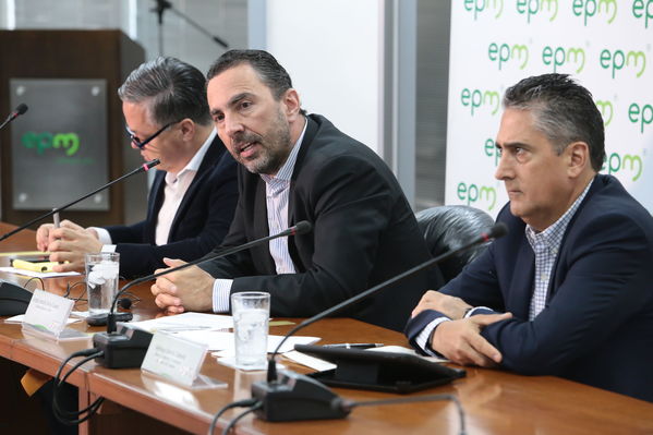 Rueda prensa proyecto Hidroeléctrico Ituango 
Rueda de prensa del proyecto hidroeléctrico Ituango
Fecha: 2 Octubre 2018.
Para descargar esta fotografía en alta resolución, haga clic sobre la imagen hasta que la misma se despliegue en la pantalla completa; luego dé clic derecho y elija la opción "guardar imagen como". 
En caso de publicación por cualquier medio, solicitamos acompañarla del crédito: "Foto EPM"
Palabras clave: Rueda prensa proyecto Hidroeléctrico Ituango
