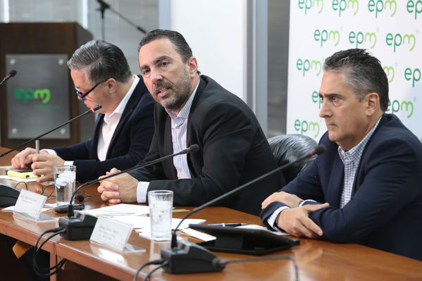 Rueda prensa proyecto Hidroeléctrico Ituango 
Rueda de prensa del proyecto hidroeléctrico Ituango
Fecha: 2 Octubre 2018.
Para descargar esta fotografía en alta resolución, haga clic sobre la imagen hasta que la misma se despliegue en la pantalla completa; luego dé clic derecho y elija la opción "guardar imagen como". 
En caso de publicación por cualquier medio, solicitamos acompañarla del crédito: "Foto EPM"
Palabras clave: Rueda prensa proyecto Hidroeléctrico Ituango