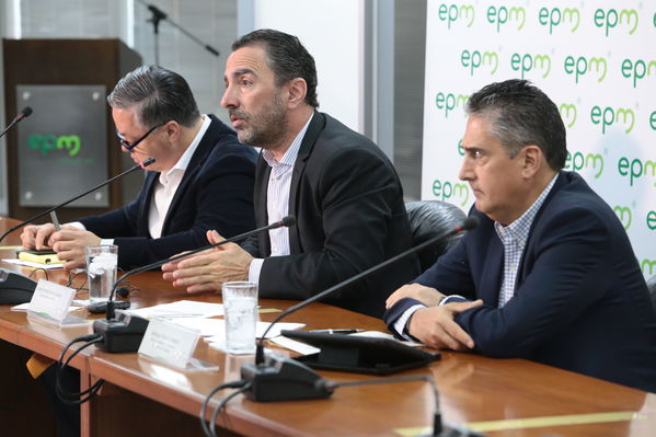 Rueda prensa proyecto Hidroeléctrico Ituango 
Rueda de prensa del proyecto hidroeléctrico Ituango
Fecha: 2 Octubre 2018.
Para descargar esta fotografía en alta resolución, haga clic sobre la imagen hasta que la misma se despliegue en la pantalla completa; luego dé clic derecho y elija la opción "guardar imagen como". 
En caso de publicación por cualquier medio, solicitamos acompañarla del crédito: "Foto EPM"
Palabras clave: Rueda prensa proyecto Hidroeléctrico Ituango