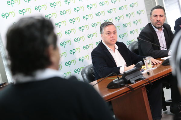 Rueda prensa proyecto Hidroeléctrico Ituango 
Rueda de prensa del proyecto hidroeléctrico Ituango
Fecha: 2 Octubre 2018.
Para descargar esta fotografía en alta resolución, haga clic sobre la imagen hasta que la misma se despliegue en la pantalla completa; luego dé clic derecho y elija la opción "guardar imagen como". 
En caso de publicación por cualquier medio, solicitamos acompañarla del crédito: "Foto EPM"
Palabras clave: Rueda prensa proyecto Hidroeléctrico Ituango