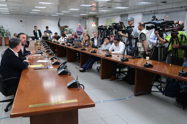 Rueda prensa proyecto Hidroeléctrico Ituango 
Rueda de prensa del proyecto hidroeléctrico Ituango
Fecha: 2 Octubre 2018.
Para descargar esta fotografía en alta resolución, haga clic sobre la imagen hasta que la misma se despliegue en la pantalla completa; luego dé clic derecho y elija la opción "guardar imagen como". 
En caso de publicación por cualquier medio, solicitamos acompañarla del crédito: "Foto EPM"
Palabras clave: Rueda prensa proyecto Hidroeléctrico Ituango