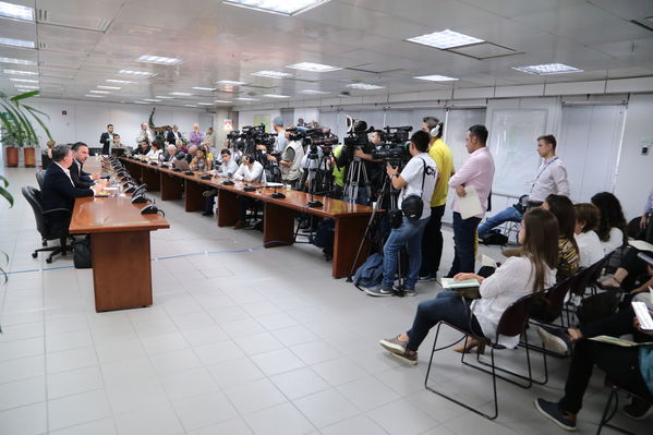 Rueda prensa proyecto Hidroeléctrico Ituango 
Rueda de prensa del proyecto hidroeléctrico Ituango
Fecha: 2 Octubre 2018.
Para descargar esta fotografía en alta resolución, haga clic sobre la imagen hasta que la misma se despliegue en la pantalla completa; luego dé clic derecho y elija la opción "guardar imagen como". 
En caso de publicación por cualquier medio, solicitamos acompañarla del crédito: "Foto EPM"
Palabras clave: Rueda prensa proyecto Hidroeléctrico Ituango