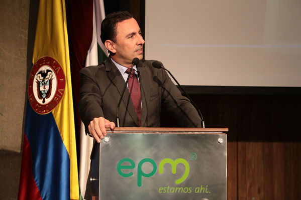 Años de servicio 2016
Años de servicio 2016
Fecha: Octubre 20 de 2016
Para descargar esta fotografía en alta resolución, haga clic sobre la imagen hasta que la misma se despliegue en la pantalla completa; luego dé clic derecho y elija la opción "guardar imagen como". 
En caso de publicación por cualquier medio, solicitamos acompañarla del crédito: "Foto EPM"
Palabras clave: Años servicio 2016