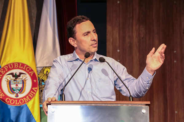 Años de servicio 2016 
Años de servicio 2016 
Fecha: Octubre 21 de 2016
Para descargar esta fotografía en alta resolución, haga clic sobre la imagen hasta que la misma se despliegue en la pantalla completa; luego dé clic derecho y elija la opción "guardar imagen como". 
En caso de publicación por cualquier medio, solicitamos acompañarla del crédito: "Foto EPM"
Palabras clave: Años servicio 2016