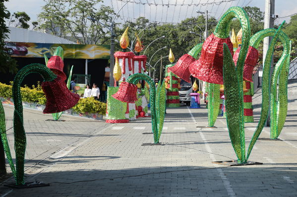 Rueda de prensa del Alumbrado Navideño 2016
Rueda de prensa del Alumbrado Navideño 2016
Fecha: Octubre 21 de 2016
Para descargar esta fotografía en alta resolución, haga clic sobre la imagen hasta que la misma se despliegue en la pantalla completa; luego dé clic derecho y elija la opción "guardar imagen como". 
En caso de publicación por cualquier medio, solicitamos acompañarla del crédito: "Foto EPM"
Palabras clave: Rueda prensa Alumbrado Navideño 2016