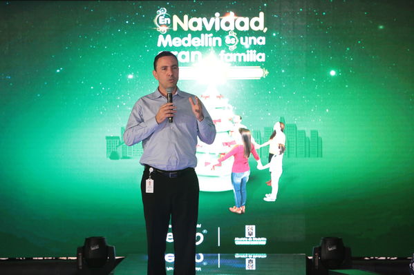 Rueda de prensa del Alumbrado Navideño 2016
Rueda de prensa del Alumbrado Navideño 2016
Fecha: Octubre 21 de 2016
Para descargar esta fotografía en alta resolución, haga clic sobre la imagen hasta que la misma se despliegue en la pantalla completa; luego dé clic derecho y elija la opción "guardar imagen como". 
En caso de publicación por cualquier medio, solicitamos acompañarla del crédito: "Foto EPM"
Palabras clave: Rueda prensa Alumbrado Navideño 2016