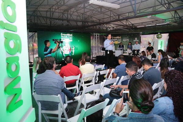 Rueda de prensa del Alumbrado Navideño 2016
Rueda de prensa del Alumbrado Navideño 2016
Fecha: Octubre 21 de 2016
Para descargar esta fotografía en alta resolución, haga clic sobre la imagen hasta que la misma se despliegue en la pantalla completa; luego dé clic derecho y elija la opción "guardar imagen como". 
En caso de publicación por cualquier medio, solicitamos acompañarla del crédito: "Foto EPM"
Palabras clave: Rueda prensa Alumbrado Navideño 2016