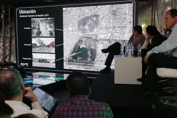 Rueda de prensa del Alumbrado Navideño 2016
Rueda de prensa del Alumbrado Navideño 2016
Fecha: Octubre 21 de 2016
Para descargar esta fotografía en alta resolución, haga clic sobre la imagen hasta que la misma se despliegue en la pantalla completa; luego dé clic derecho y elija la opción "guardar imagen como". 
En caso de publicación por cualquier medio, solicitamos acompañarla del crédito: "Foto EPM"
Palabras clave: Rueda prensa Alumbrado Navideño 2016