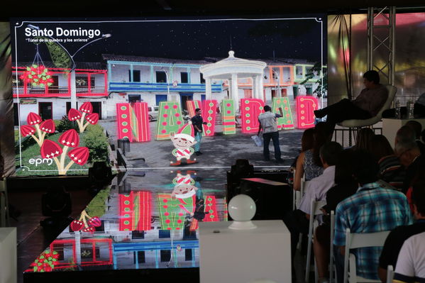 Rueda de prensa del Alumbrado Navideño 2016
Rueda de prensa del Alumbrado Navideño 2016
Fecha: Octubre 21 de 2016
Para descargar esta fotografía en alta resolución, haga clic sobre la imagen hasta que la misma se despliegue en la pantalla completa; luego dé clic derecho y elija la opción "guardar imagen como". 
En caso de publicación por cualquier medio, solicitamos acompañarla del crédito: "Foto EPM"
Palabras clave: Rueda prensa Alumbrado Navideño 2016