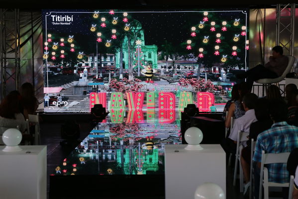 Rueda de prensa del Alumbrado Navideño 2016
Rueda de prensa del Alumbrado Navideño 2016
Fecha: Octubre 21 de 2016
Para descargar esta fotografía en alta resolución, haga clic sobre la imagen hasta que la misma se despliegue en la pantalla completa; luego dé clic derecho y elija la opción "guardar imagen como". 
En caso de publicación por cualquier medio, solicitamos acompañarla del crédito: "Foto EPM"
Palabras clave: Rueda prensa Alumbrado Navideño 2016