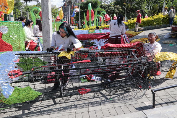 Rueda de prensa del Alumbrado Navideño 2016
Rueda de prensa del Alumbrado Navideño 2016
Fecha: Octubre 21 de 2016
Para descargar esta fotografía en alta resolución, haga clic sobre la imagen hasta que la misma se despliegue en la pantalla completa; luego dé clic derecho y elija la opción "guardar imagen como". 
En caso de publicación por cualquier medio, solicitamos acompañarla del crédito: "Foto EPM"
Palabras clave: Rueda prensa Alumbrado Navideño 2016