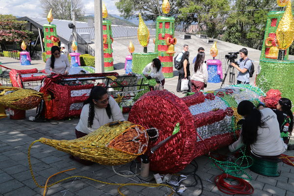 Rueda de prensa del Alumbrado Navideño 2016
Rueda de prensa del Alumbrado Navideño 2016
Fecha: Octubre 21 de 2016
Para descargar esta fotografía en alta resolución, haga clic sobre la imagen hasta que la misma se despliegue en la pantalla completa; luego dé clic derecho y elija la opción "guardar imagen como". 
En caso de publicación por cualquier medio, solicitamos acompañarla del crédito: "Foto EPM"
Palabras clave: Rueda prensa Alumbrado Navideño 2016