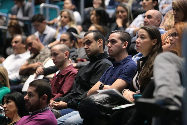 IV Encuentro proveedores Proveeduría EPM.
IV Encuentro proveedores Proveeduría EPM.
Fecha: 22 Octubre 2019.
Para descargar esta fotografía en alta resolución, haga clic sobre la imagen hasta que la misma se despliegue en la pantalla completa; luego dé clic derecho y elija la opción "guardar imagen como". 
En caso de publicación por cualquier medio, solicitamos acompañarla del crédito: "Foto EPM"
Palabras clave: IV Encuentro proveedores Proveeduría EPM.