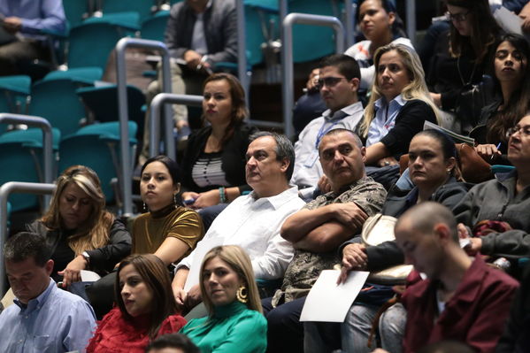 IV Encuentro proveedores Proveeduría EPM.
IV Encuentro proveedores Proveeduría EPM.
Fecha: 22 Octubre 2019.
Para descargar esta fotografía en alta resolución, haga clic sobre la imagen hasta que la misma se despliegue en la pantalla completa; luego dé clic derecho y elija la opción "guardar imagen como". 
En caso de publicación por cualquier medio, solicitamos acompañarla del crédito: "Foto EPM"
Palabras clave: IV Encuentro proveedores Proveeduría EPM.