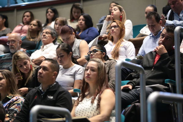 IV Encuentro proveedores Proveeduría EPM.
IV Encuentro proveedores Proveeduría EPM.
Fecha: 22 Octubre 2019.
Para descargar esta fotografía en alta resolución, haga clic sobre la imagen hasta que la misma se despliegue en la pantalla completa; luego dé clic derecho y elija la opción "guardar imagen como". 
En caso de publicación por cualquier medio, solicitamos acompañarla del crédito: "Foto EPM"
Palabras clave: IV Encuentro proveedores Proveeduría EPM.