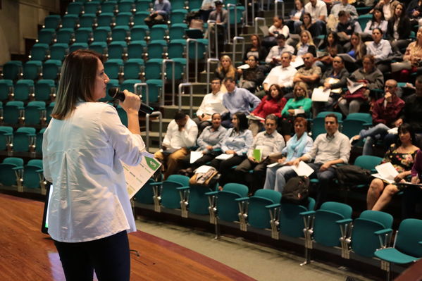 IV Encuentro proveedores Proveeduría EPM.
IV Encuentro proveedores Proveeduría EPM.
Fecha: 22 Octubre 2019.
Para descargar esta fotografía en alta resolución, haga clic sobre la imagen hasta que la misma se despliegue en la pantalla completa; luego dé clic derecho y elija la opción "guardar imagen como". 
En caso de publicación por cualquier medio, solicitamos acompañarla del crédito: "Foto EPM"
Palabras clave: IV Encuentro proveedores Proveeduría EPM.