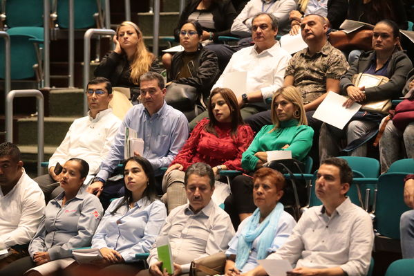 IV Encuentro proveedores Proveeduría EPM.
IV Encuentro proveedores Proveeduría EPM.
Fecha: 22 Octubre 2019.
Para descargar esta fotografía en alta resolución, haga clic sobre la imagen hasta que la misma se despliegue en la pantalla completa; luego dé clic derecho y elija la opción "guardar imagen como". 
En caso de publicación por cualquier medio, solicitamos acompañarla del crédito: "Foto EPM"
Palabras clave: IV Encuentro proveedores Proveeduría EPM.