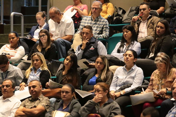 IV Encuentro proveedores Proveeduría EPM.
IV Encuentro proveedores Proveeduría EPM.
Fecha: 22 Octubre 2019.
Para descargar esta fotografía en alta resolución, haga clic sobre la imagen hasta que la misma se despliegue en la pantalla completa; luego dé clic derecho y elija la opción "guardar imagen como". 
En caso de publicación por cualquier medio, solicitamos acompañarla del crédito: "Foto EPM"
Palabras clave: IV Encuentro proveedores Proveeduría EPM.