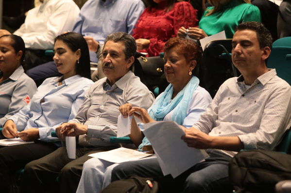 IV Encuentro proveedores Proveeduría EPM.
IV Encuentro proveedores Proveeduría EPM.
Fecha: 22 Octubre 2019.
Para descargar esta fotografía en alta resolución, haga clic sobre la imagen hasta que la misma se despliegue en la pantalla completa; luego dé clic derecho y elija la opción "guardar imagen como". 
En caso de publicación por cualquier medio, solicitamos acompañarla del crédito: "Foto EPM"
Palabras clave: IV Encuentro proveedores Proveeduría EPM.