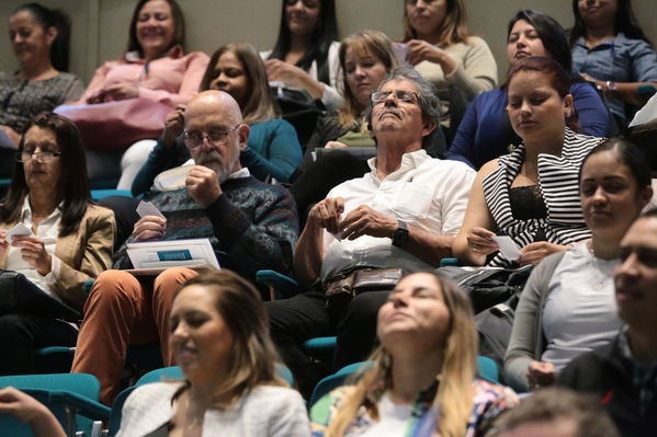 IV Encuentro proveedores Proveeduría EPM.
IV Encuentro proveedores Proveeduría EPM.
Fecha: 22 Octubre 2019.
Para descargar esta fotografía en alta resolución, haga clic sobre la imagen hasta que la misma se despliegue en la pantalla completa; luego dé clic derecho y elija la opción "guardar imagen como". 
En caso de publicación por cualquier medio, solicitamos acompañarla del crédito: "Foto EPM"
Palabras clave: IV Encuentro proveedores Proveeduría EPM.