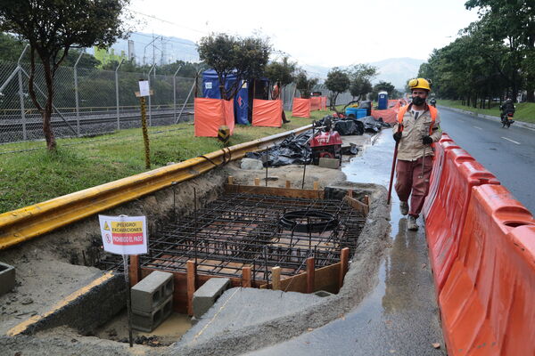 Túnel lineal proyecto central Guayabal
Túnel lineal proyecto Central y Guayabal.
Fecha: 23 Octubre 2020.
Para descargar esta fotografía en alta resolución, haga clic sobre la imagen hasta que la misma se despliegue en la pantalla completa; luego dé clic derecho y elija la opción "guardar imagen como". 
En caso de publicación por cualquier medio, solicitamos acompañarla del crédito: "Foto EPM"
Palabras clave: Túnel lineal proyecto central Guayabal