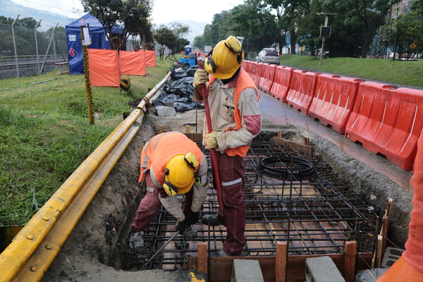 Túnel lineal proyecto central Guayabal
Túnel lineal proyecto Central y Guayabal.
Fecha: 23 Octubre 2020.
Para descargar esta fotografía en alta resolución, haga clic sobre la imagen hasta que la misma se despliegue en la pantalla completa; luego dé clic derecho y elija la opción "guardar imagen como". 
En caso de publicación por cualquier medio, solicitamos acompañarla del crédito: "Foto EPM"
Palabras clave: Túnel lineal proyecto central Guayabal