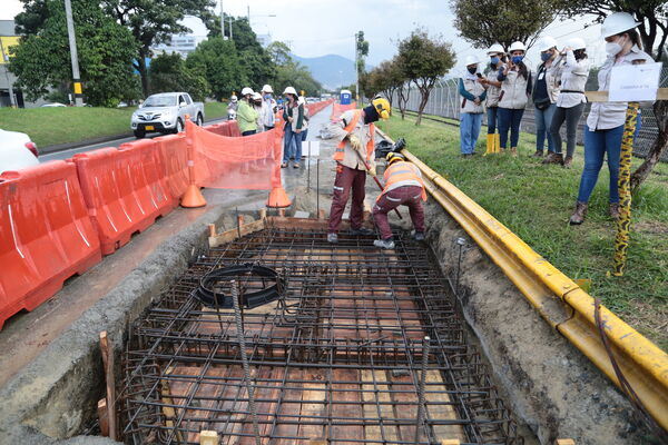 Túnel lineal proyecto central Guayabal
Túnel lineal proyecto Central y Guayabal.
Fecha: 23 Octubre 2020.
Para descargar esta fotografía en alta resolución, haga clic sobre la imagen hasta que la misma se despliegue en la pantalla completa; luego dé clic derecho y elija la opción "guardar imagen como". 
En caso de publicación por cualquier medio, solicitamos acompañarla del crédito: "Foto EPM"
Palabras clave: Túnel lineal proyecto central Guayabal