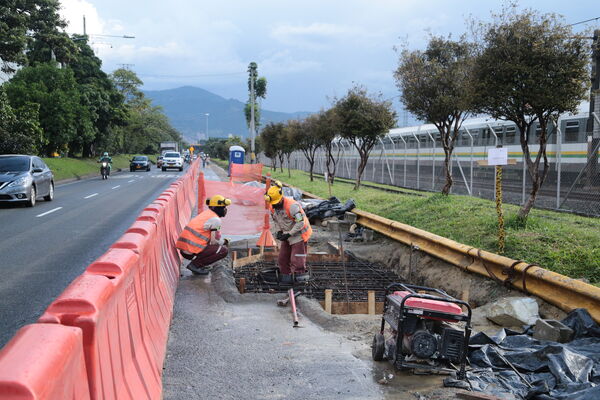 Túnel lineal proyecto central Guayabal
Túnel lineal proyecto Central y Guayabal.
Fecha: 23 Octubre 2020.
Para descargar esta fotografía en alta resolución, haga clic sobre la imagen hasta que la misma se despliegue en la pantalla completa; luego dé clic derecho y elija la opción "guardar imagen como". 
En caso de publicación por cualquier medio, solicitamos acompañarla del crédito: "Foto EPM"
Palabras clave: Túnel lineal proyecto central Guayabal